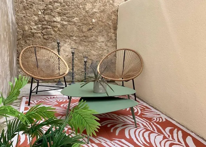 Un Air De Seventies Avec Grande Terrasse