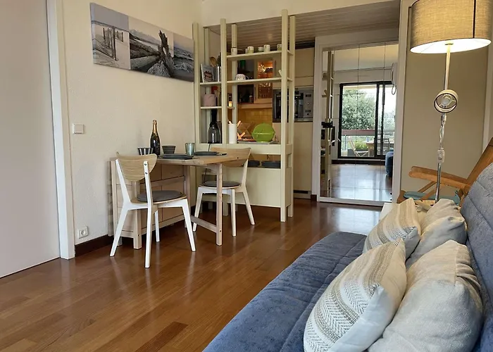 Appartement 2 Pieces Avec Piscine, Parking Prive - La Rochelle - Fr-1-246-594