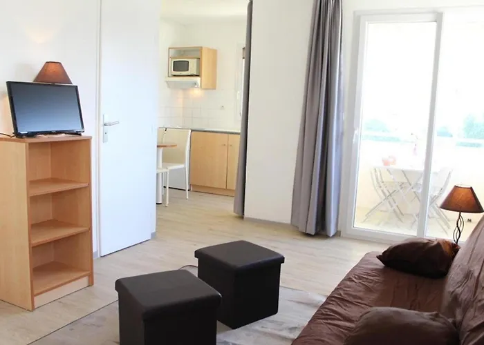 La Rochelle: Appt 2 Pieces, Piscine, Parking, Animaux Ok - Fr-1-246-648