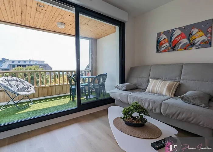 Appartement Renove Au Pied De La Plage Avec Balcon Et Parking - Fr-1-825-46