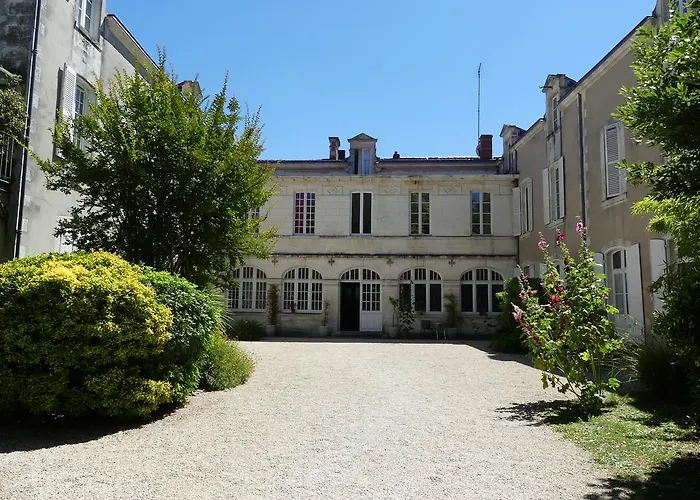 Le Gîte Du Parc avec parking vieux port et plage au calme