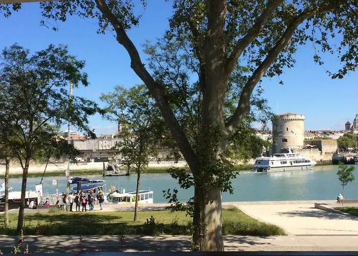 Vue Exceptionnelle Sur Les Tours ! Charme Et Tranquillite