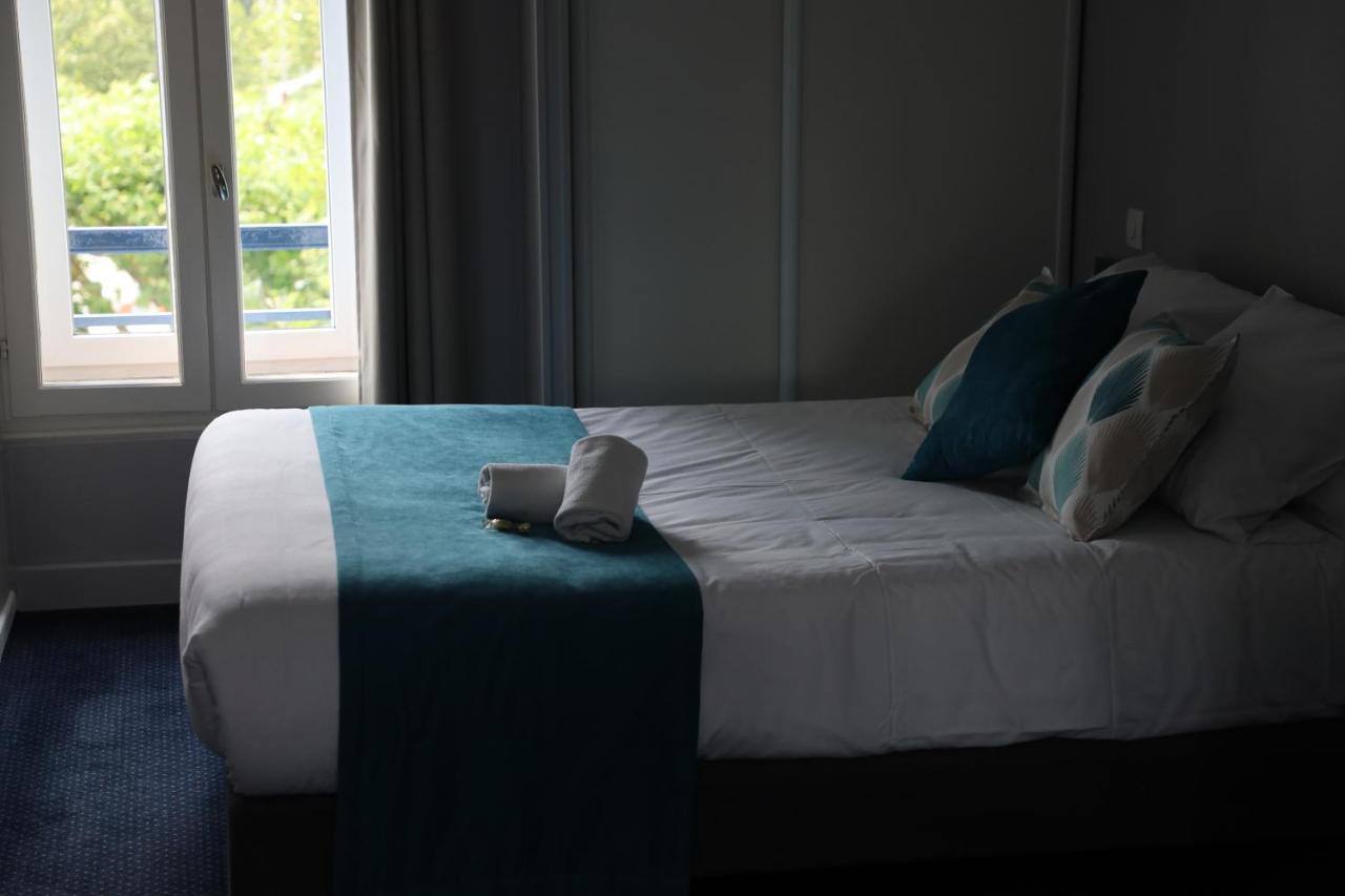 Un Sur Le Port Hotel