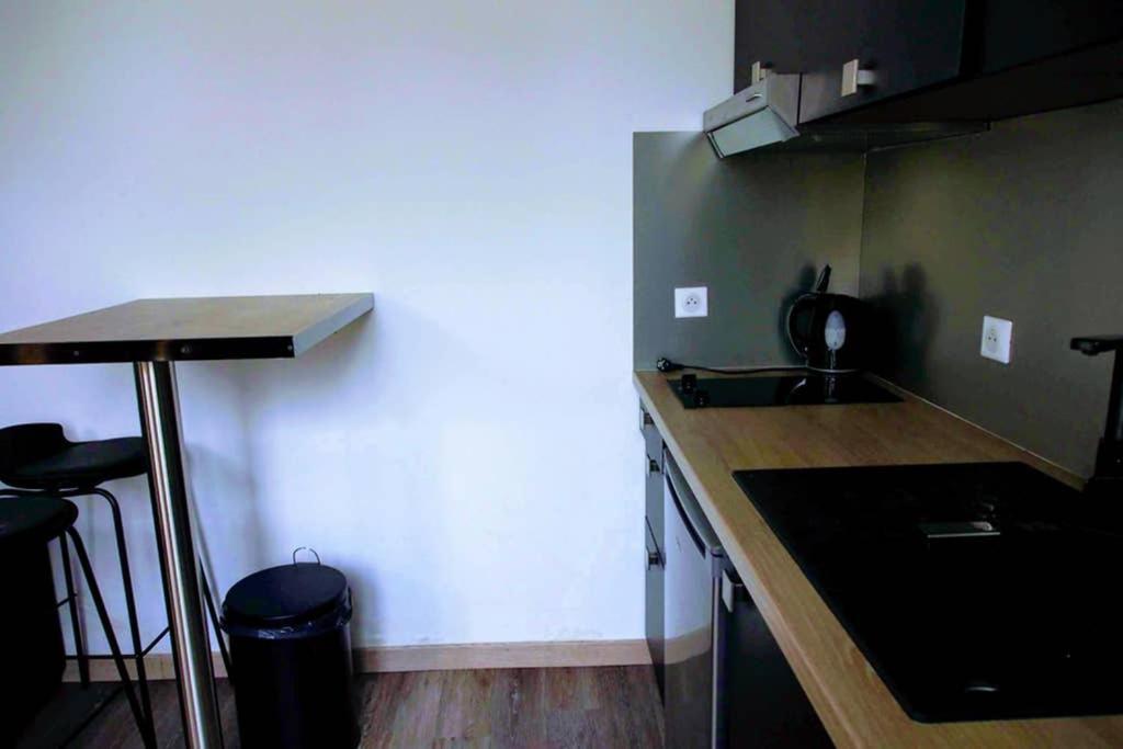 Apartment Logement Moderne Proche Gare,terasse+parking &wifi *