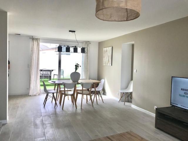 Holiday home Maison Cosy Avec Terrasse A 10 Minutes Du Centre La Rochelle (Charente-Maritime)