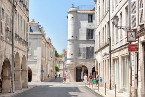 Cour Des Dames