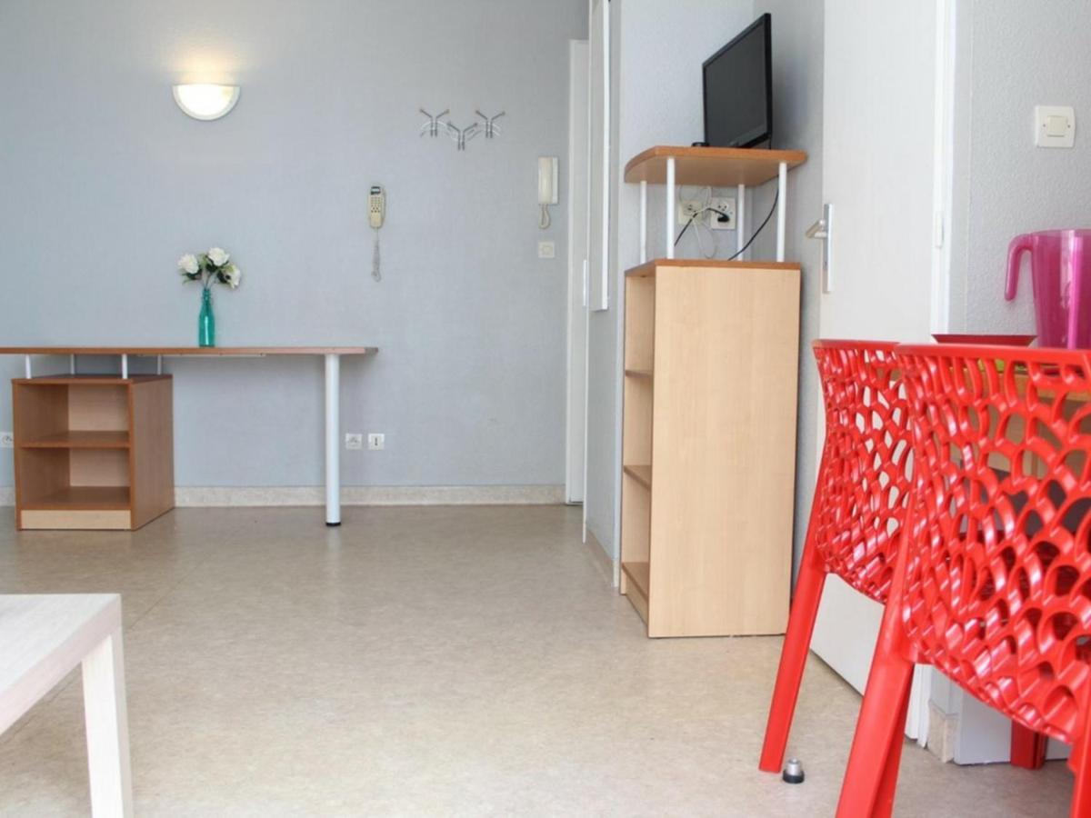 Apartment 2 Pieces Avec Balcon, Parking Et Piscine, La Rochelle - Fr-1-246-11 *