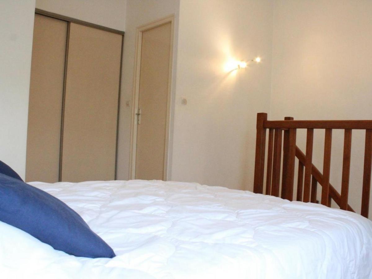 Avec Mezzanine, Balcon Et Parking Proche Et Centre, La Rochelle - Fr-1-246-211 *
