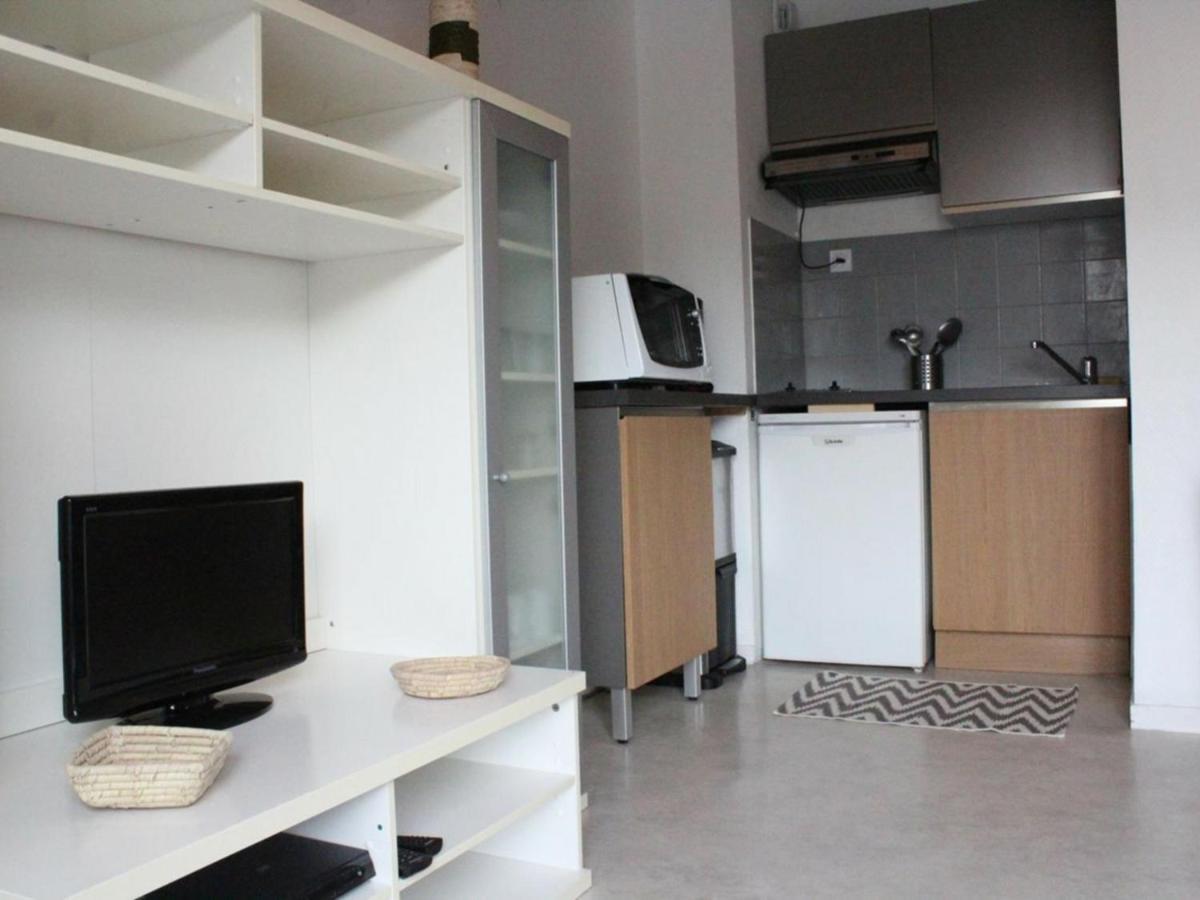 Apartment Avec Mezzanine, Balcon Et Parking Proche Et Centre, La Rochelle - Fr-1-246-211
