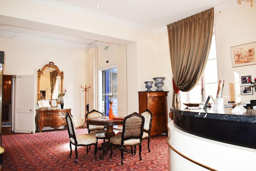 Le Champlain Hotel