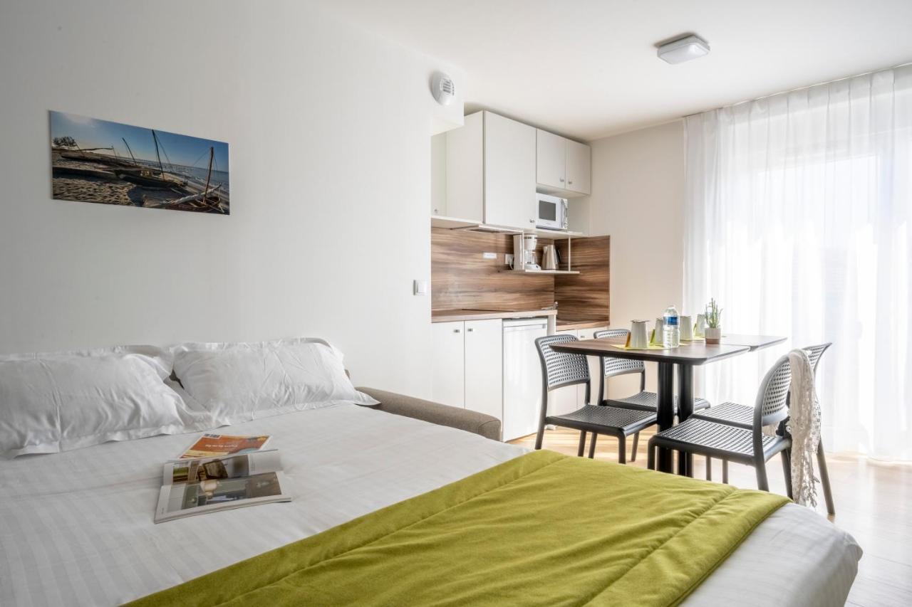 Athome Et * La Rochelle (Charente-Maritime)