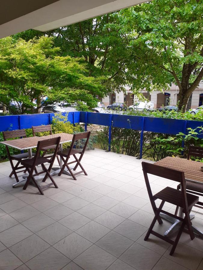 Hotel Les Gens De La Rochelle By Popinns** 2*