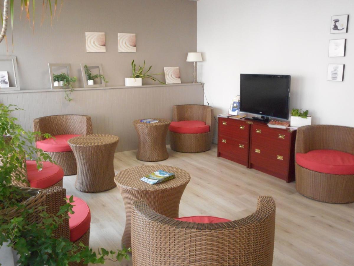 Hotel Les Gens De La Rochelle By Popinns** 2*