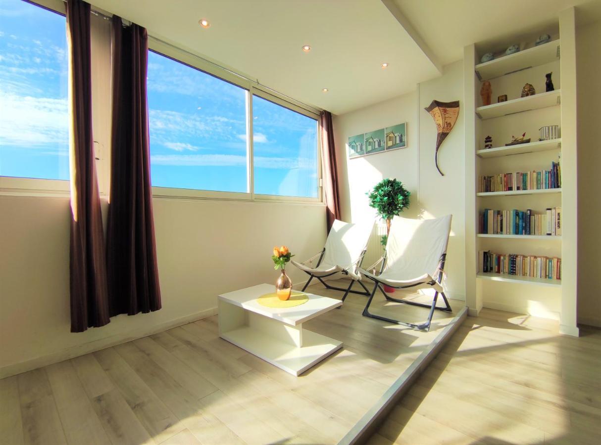 6 Appartements Et 4 Adresses A Mi-Chemin Entre Le Vieux Port Et L Ile De Re * La Rochelle (Charente-Maritime)