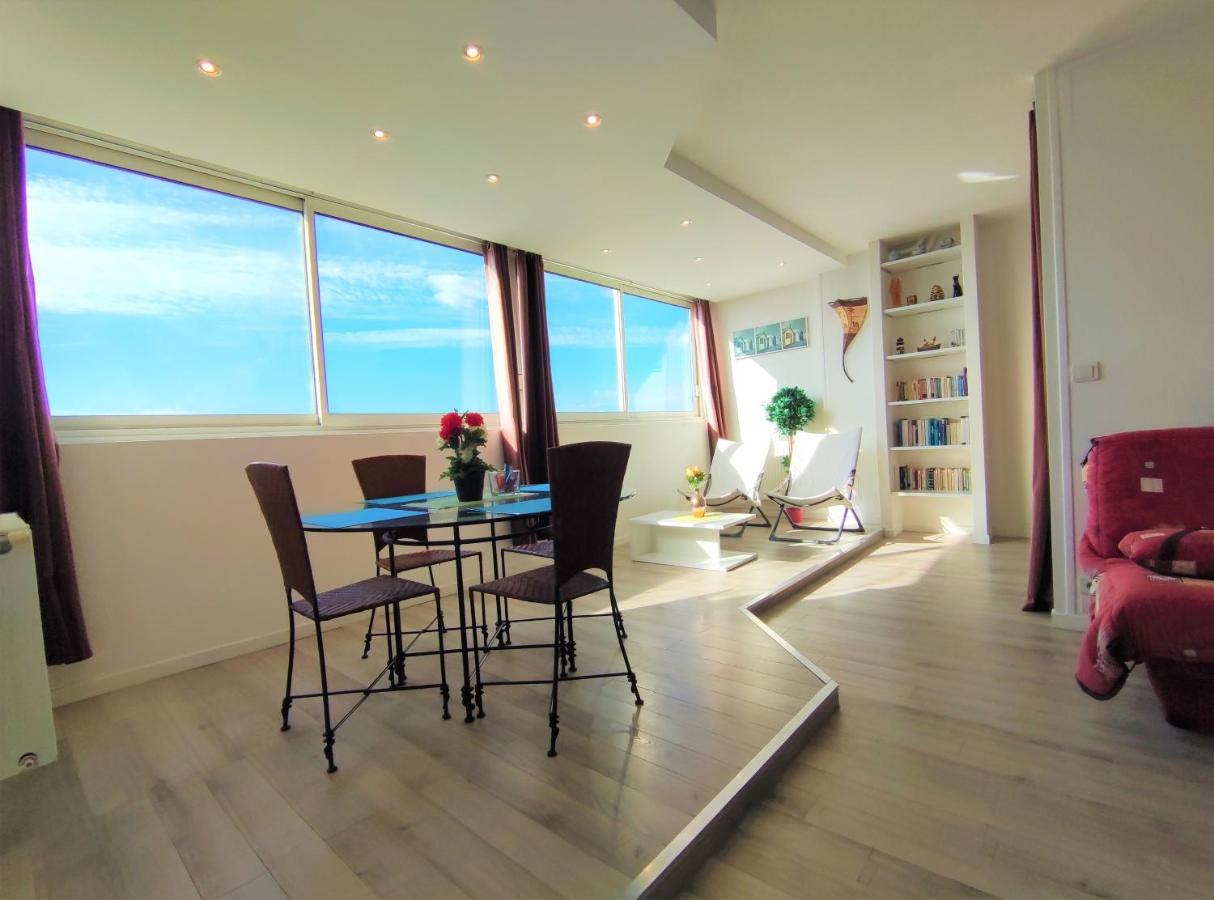 6 Appartements Et 4 Adresses A Mi-Chemin Entre Le Vieux Port Et L Ile De Re * La Rochelle (Charente-Maritime)