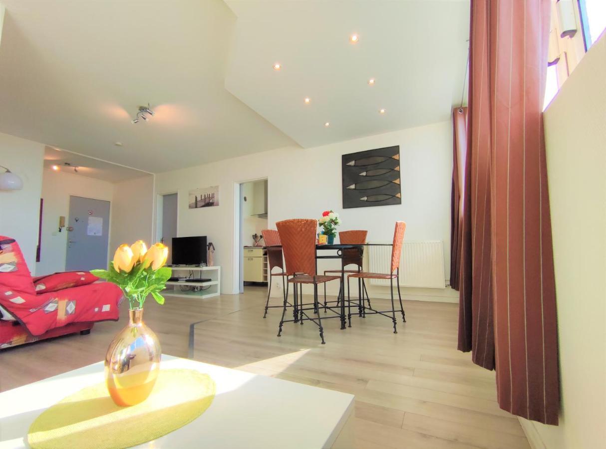 6 Appartements Et 4 Adresses A Mi-Chemin Entre Le Vieux Port Et L Ile De Re Apartment