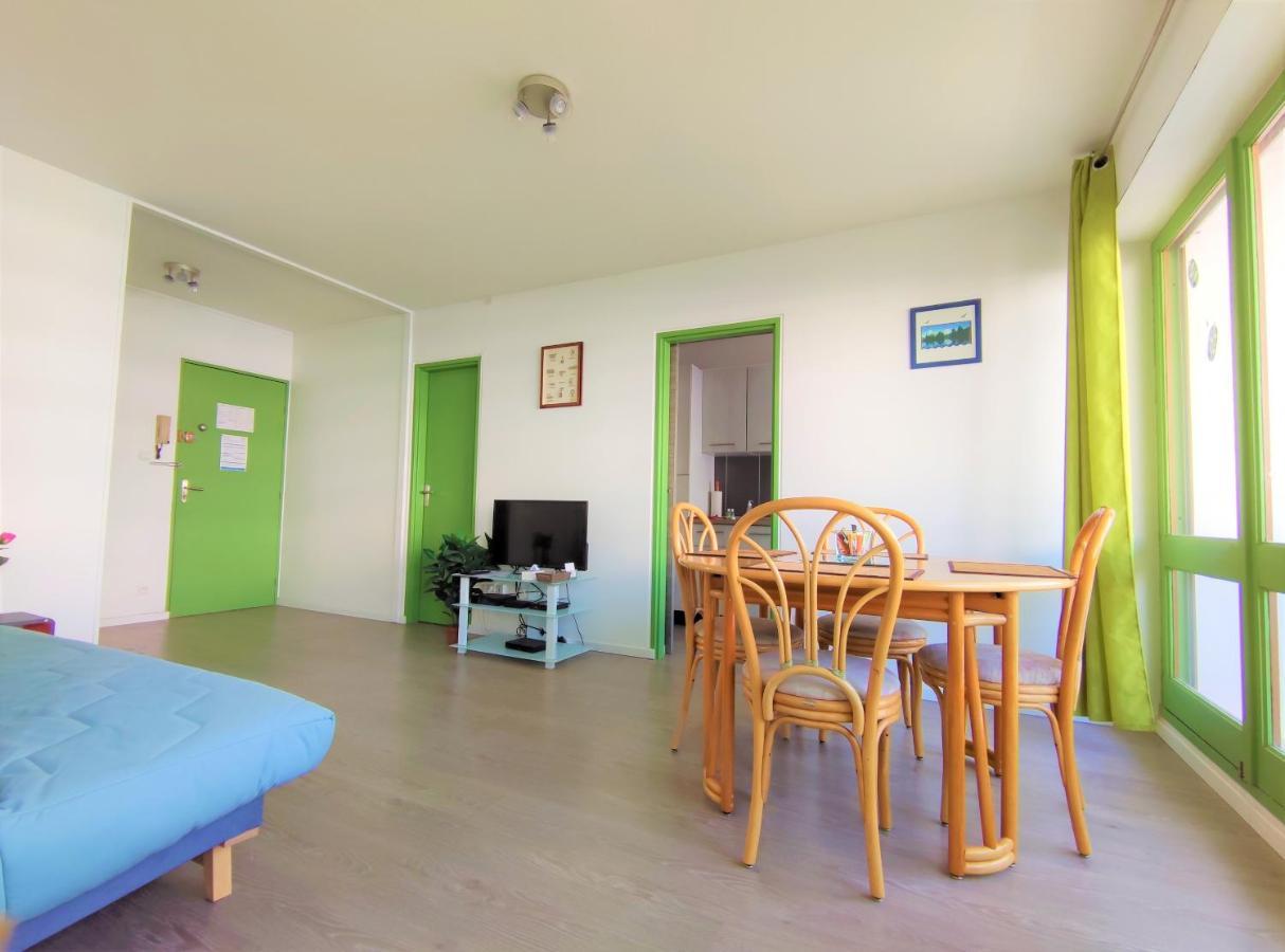 6 Appartements Et 4 Adresses A Mi-Chemin Entre Le Vieux Port Et L Ile De Re La Rochelle (Charente-Maritime)