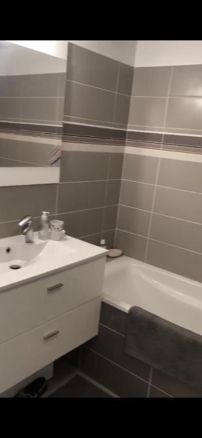 Joli De Standing Meuble Avec Balcon Plein Centre Ville Apartment La Rochelle (Charente-Maritime)