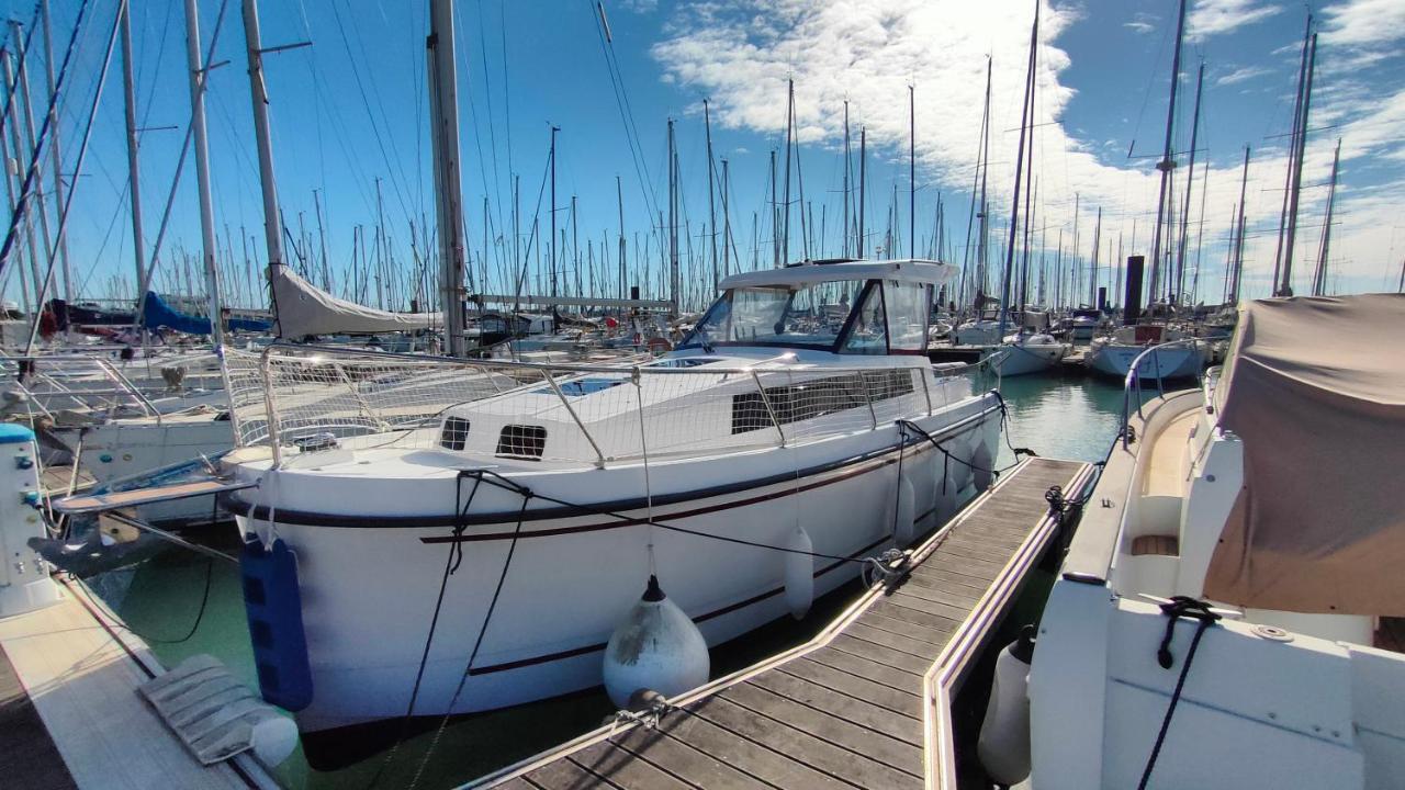 Botel La Rochelle Sur L'eau *