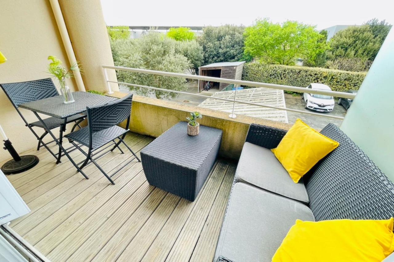 Lovely With Balcony Near The Appartement *