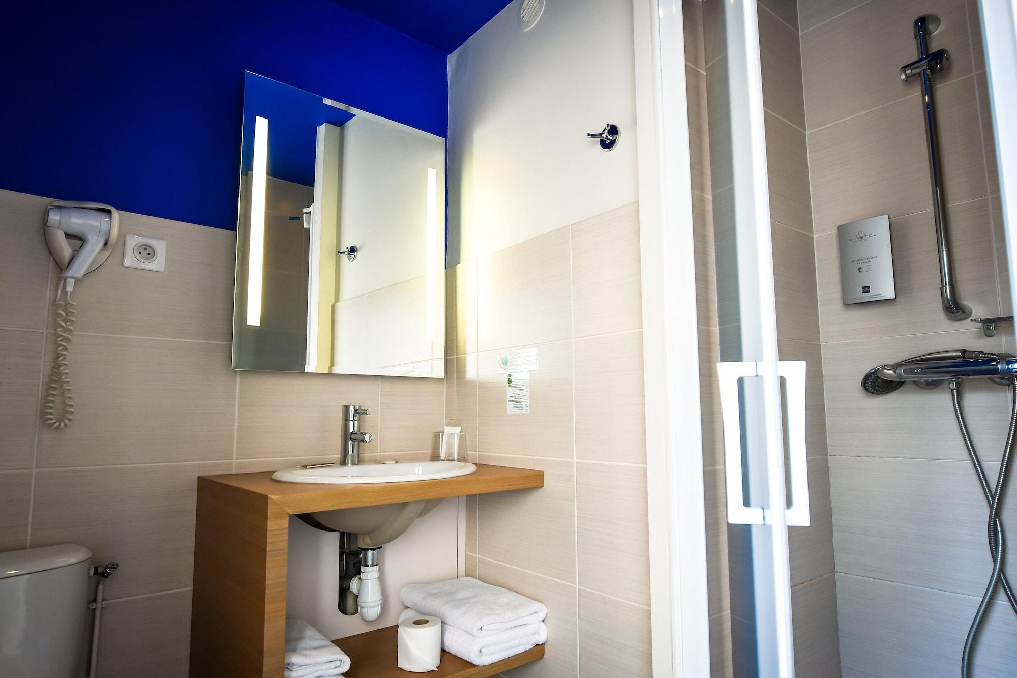 Cit'hotel Le Bord'o Vieux Port Hotel 2*
