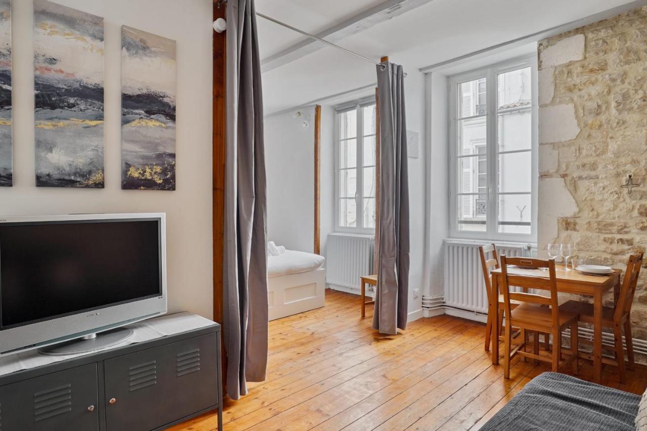 Large And Charming Studio In The Heart Of La Rochelle - Welkeys Appartement *
