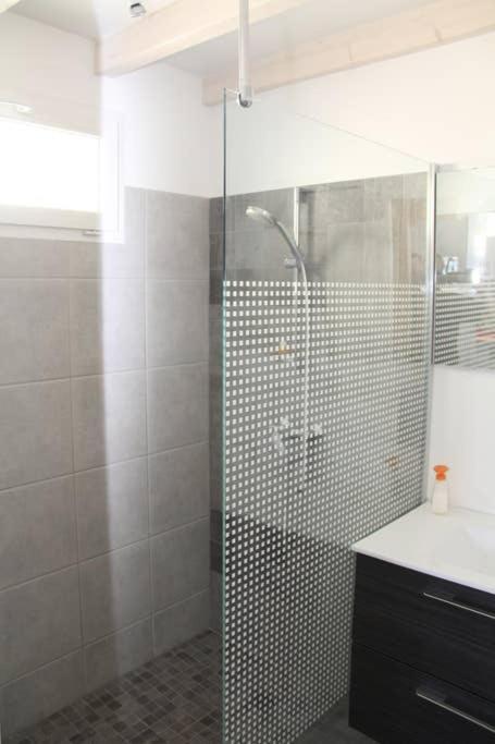 Les Beaux Rivages: Spacious Studio Near Station And Port Apartment