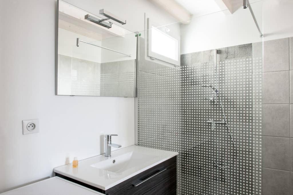Apartment Les Beaux Rivages: Spacious Studio Near Station And Port *
