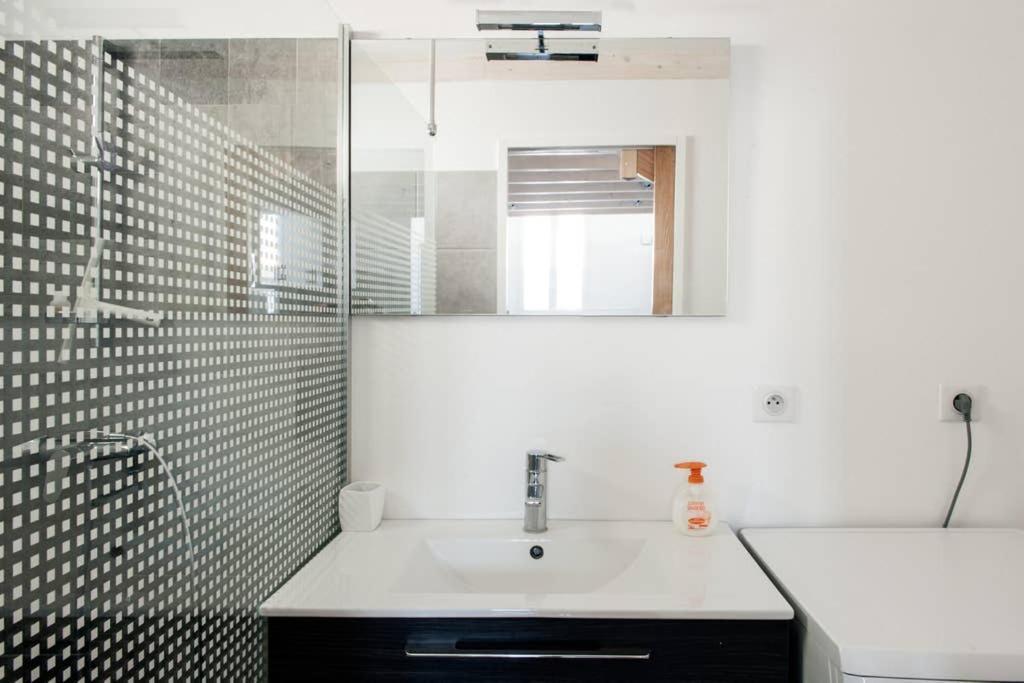 Les Beaux Rivages: Spacious Studio Near Station And Port