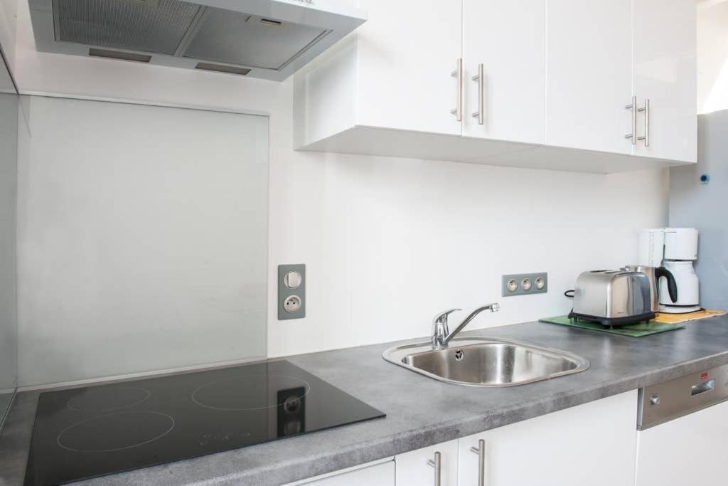 Apartment Les Beaux Rivages: Spacious Studio Near Station And Port La Rochelle (Charente-Maritime)