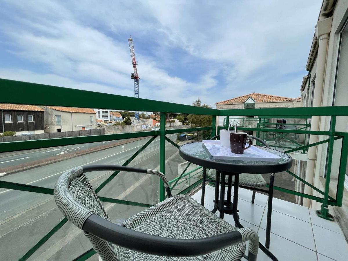 Apartment Avec Terrasse Et Parking, Proche - La Rochelle - Fr-1-246-607