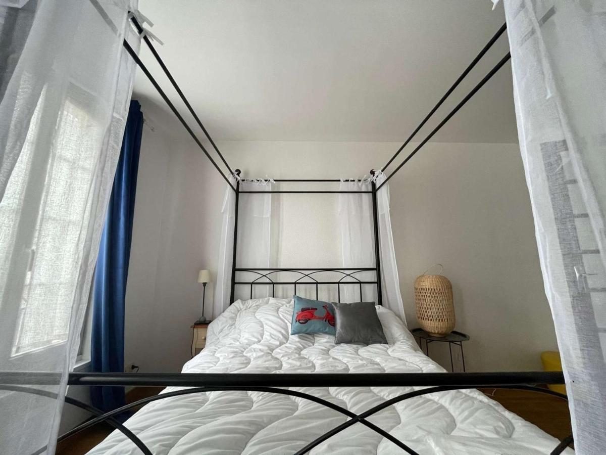 Colore 3 Pieces, 6 Couchages, Centre La Rochelle - Fr-1-246-546 * La Rochelle (Charente-Maritime)