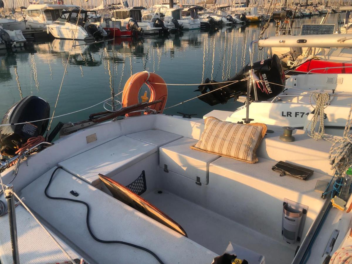 Botel La Rochelle Sur Un Voilier *