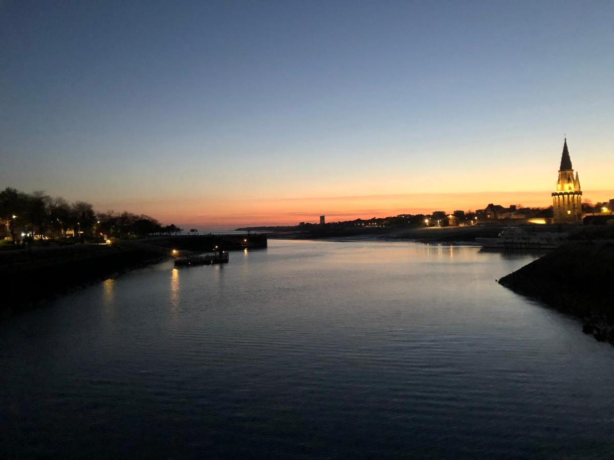 Botel La Rochelle Sur Un Voilier