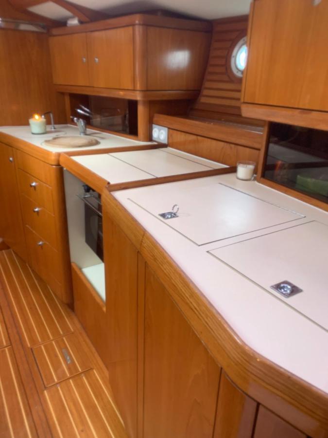Bateau-hôtel Nuit Sur Un Bateau Vieux Port