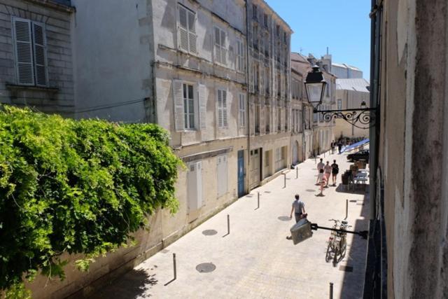 2 Pièces Hyper Centre De La Rochelle, Proche Du Port Et De La