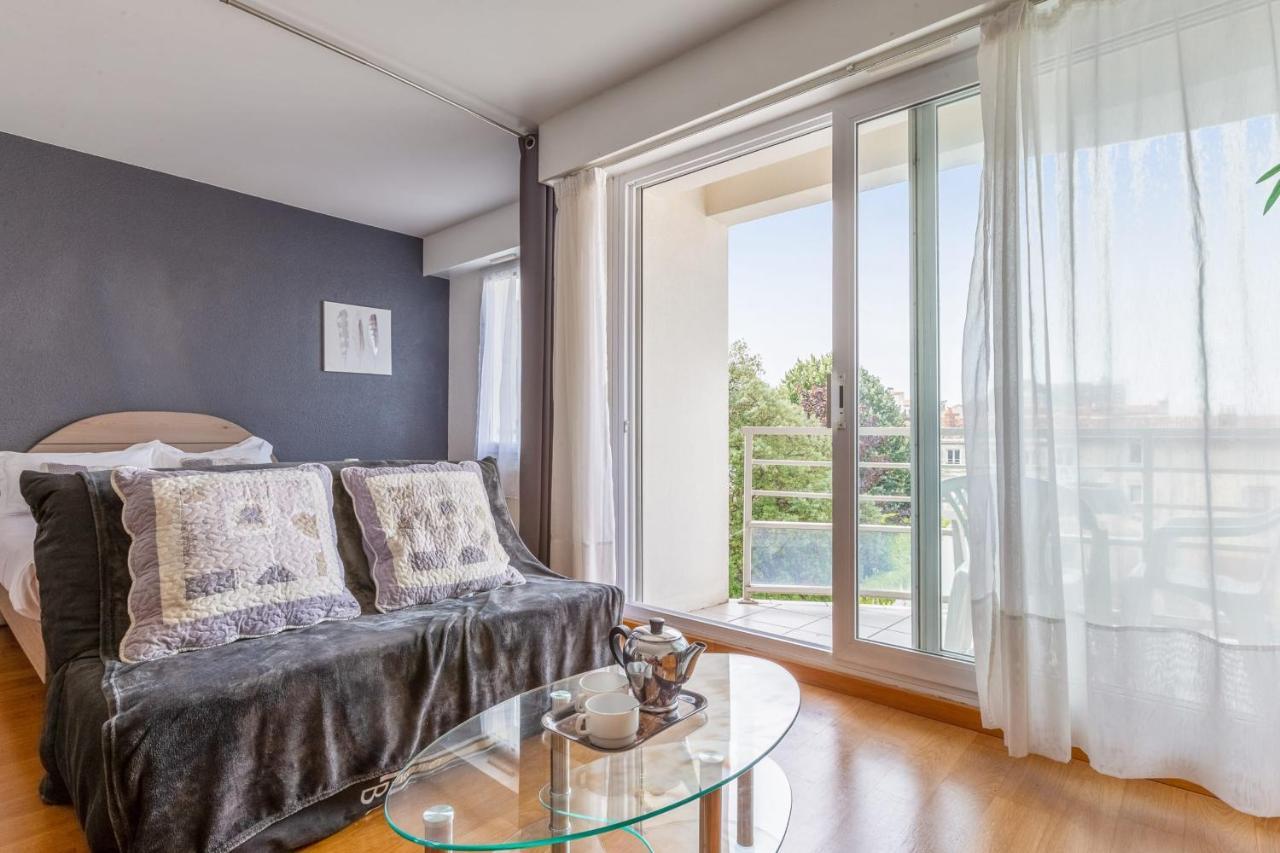 Très Bel Avec Balcon Au Coeur De La Rochelle - Welkeys *