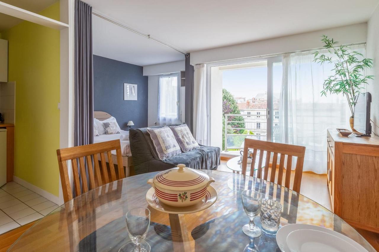 Appartement Très Bel Avec Balcon Au Coeur De La Rochelle - Welkeys *