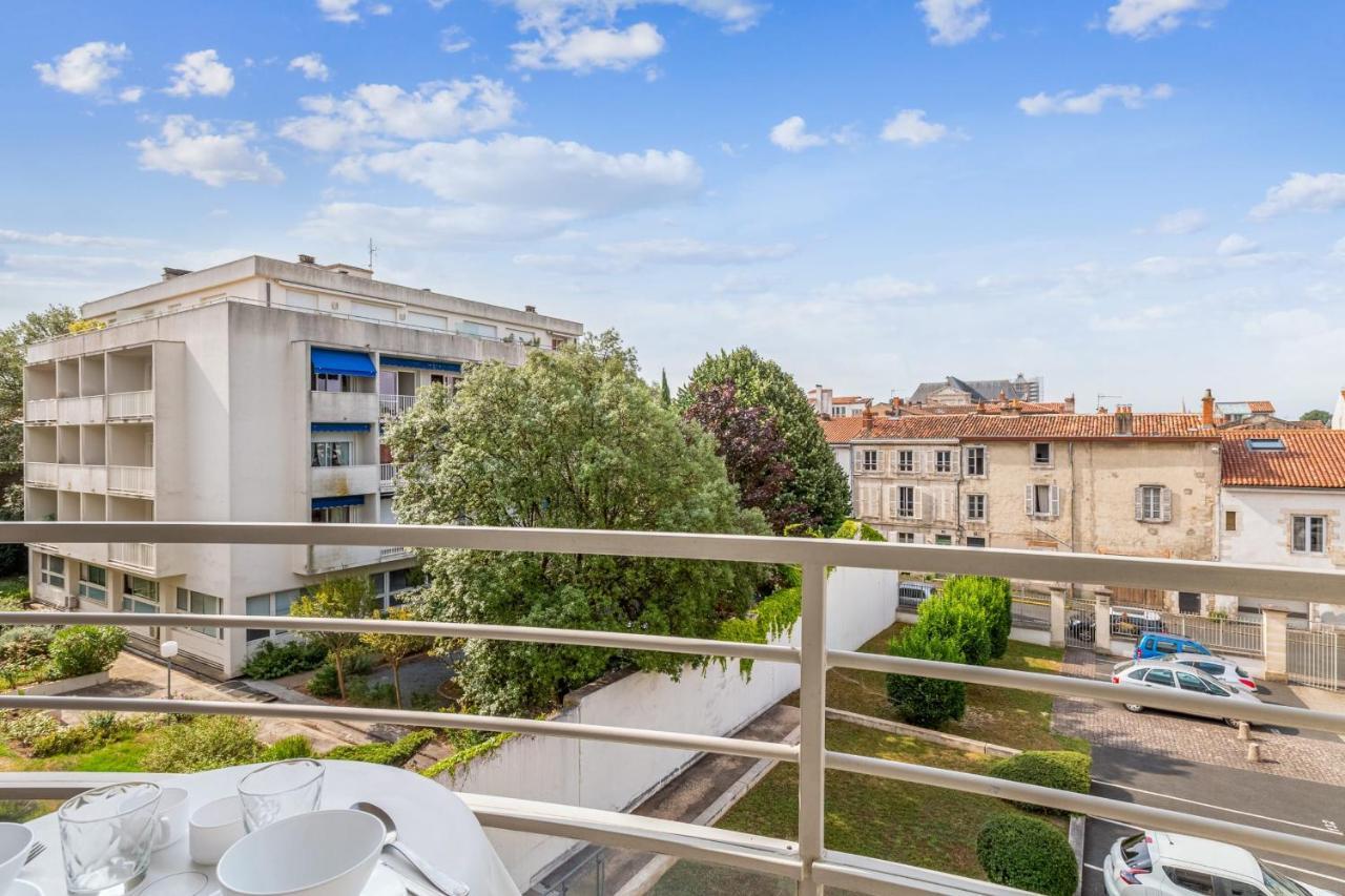 Très Bel Avec Balcon Au Coeur De La Rochelle - Welkeys