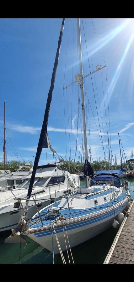 Nuitsauport - Plage Des Minimes - Voilier à Quai Westerly Bateau-hôtel La Rochelle (Charente-Maritime)