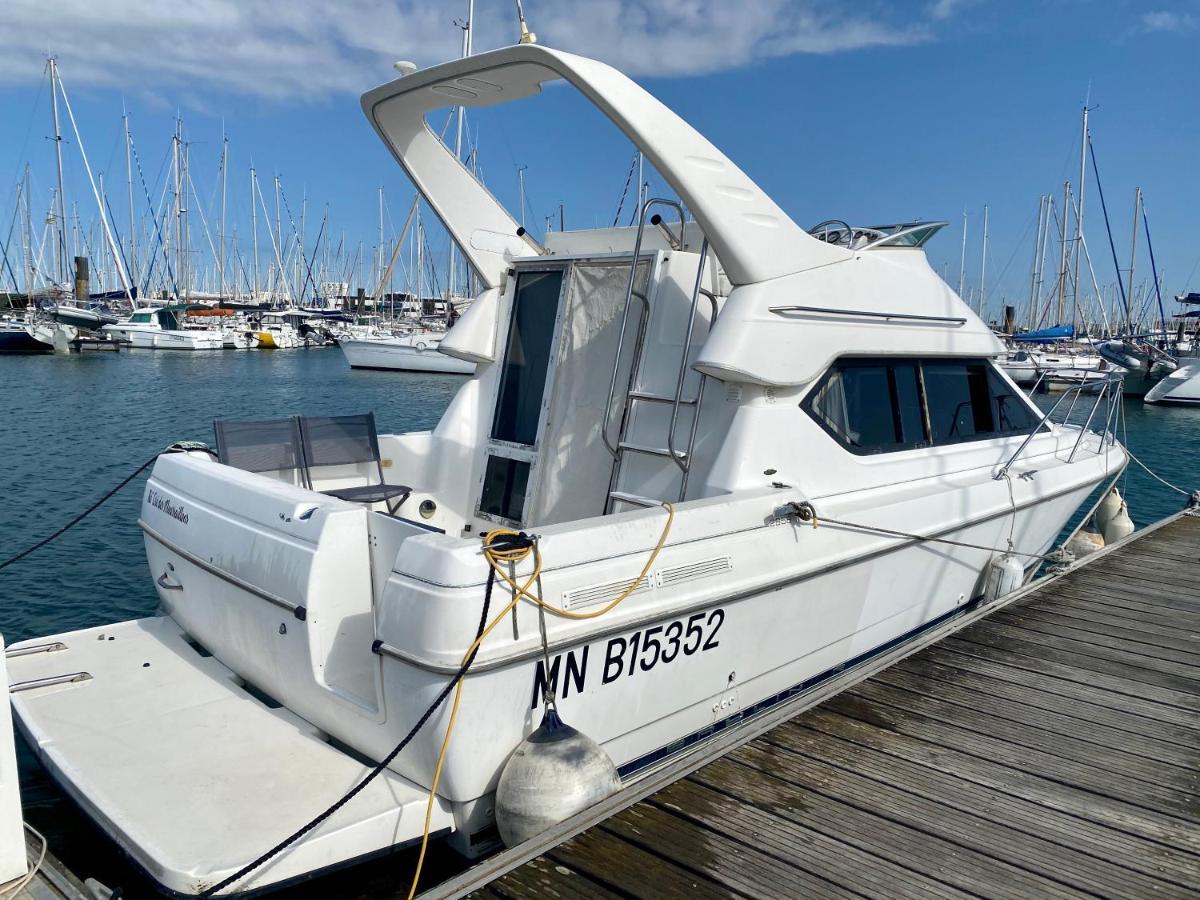 Dans Un Bateau - Boat Paradise *