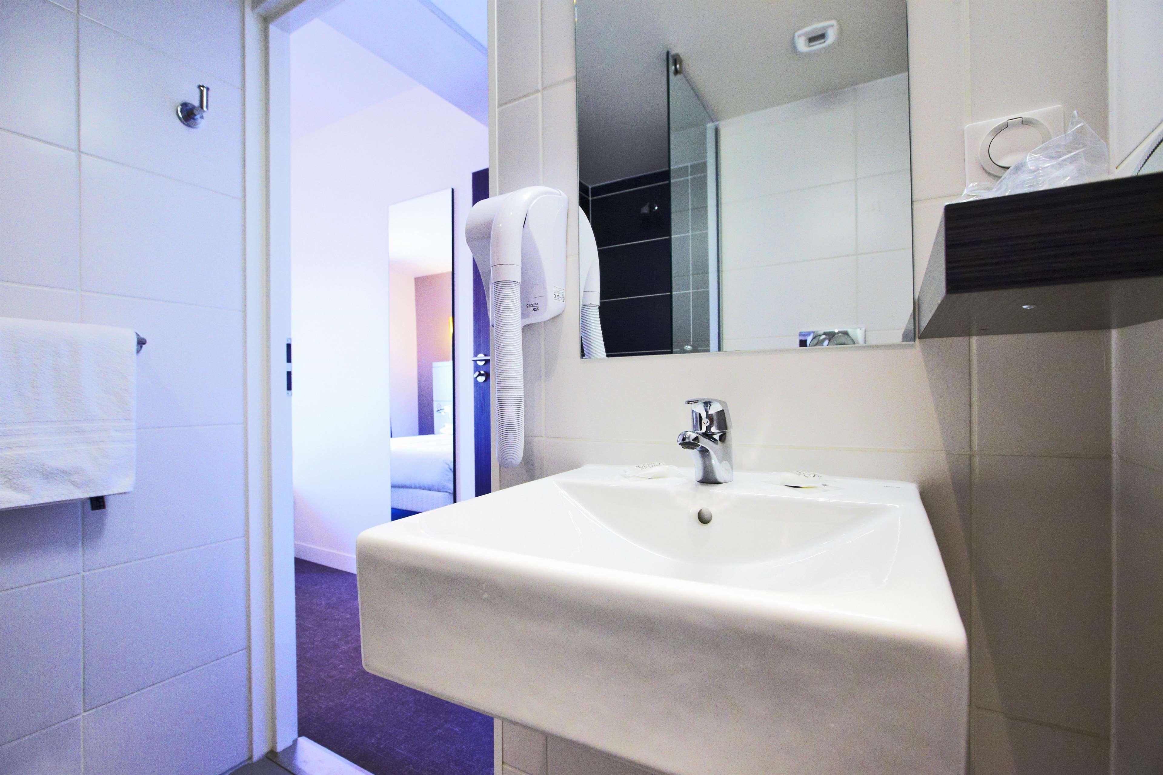 Kyriad La Rochelle Centre - Les Minimes 3*