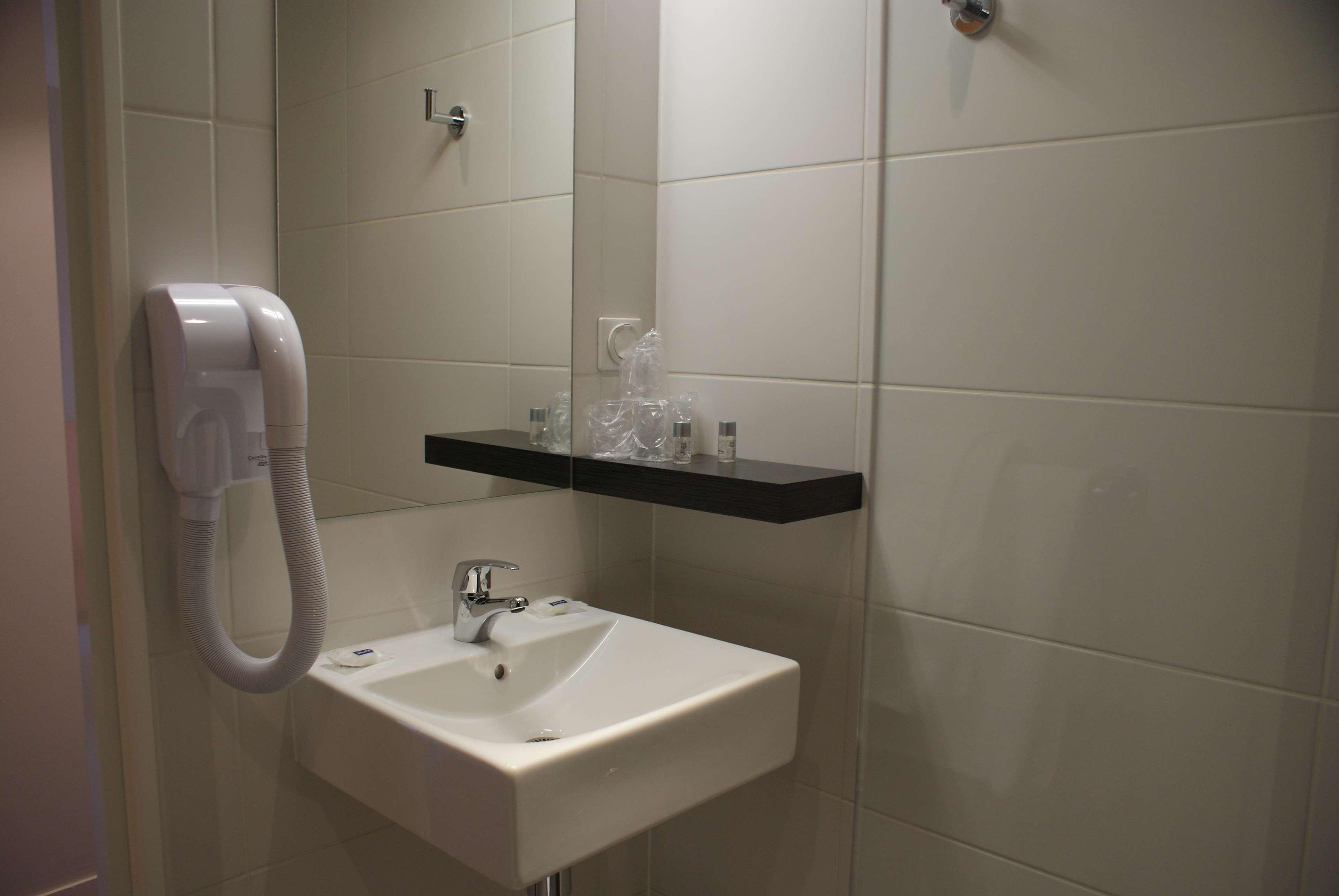 Kyriad La Rochelle Centre - Les Minimes Hotel