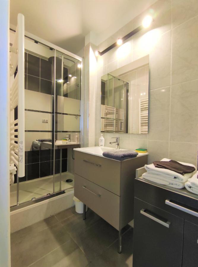 6 Appartements Et 4 Adresses A Mi-Chemin Entre Le Vieux Port Et L Ile De Re Apartment *