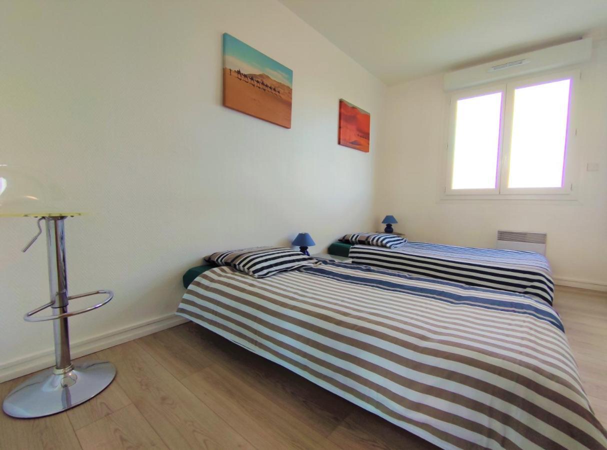 6 Appartements Et 4 Adresses A Mi-Chemin Entre Le Vieux Port Et L Ile De Re La Rochelle (Charente-Maritime)