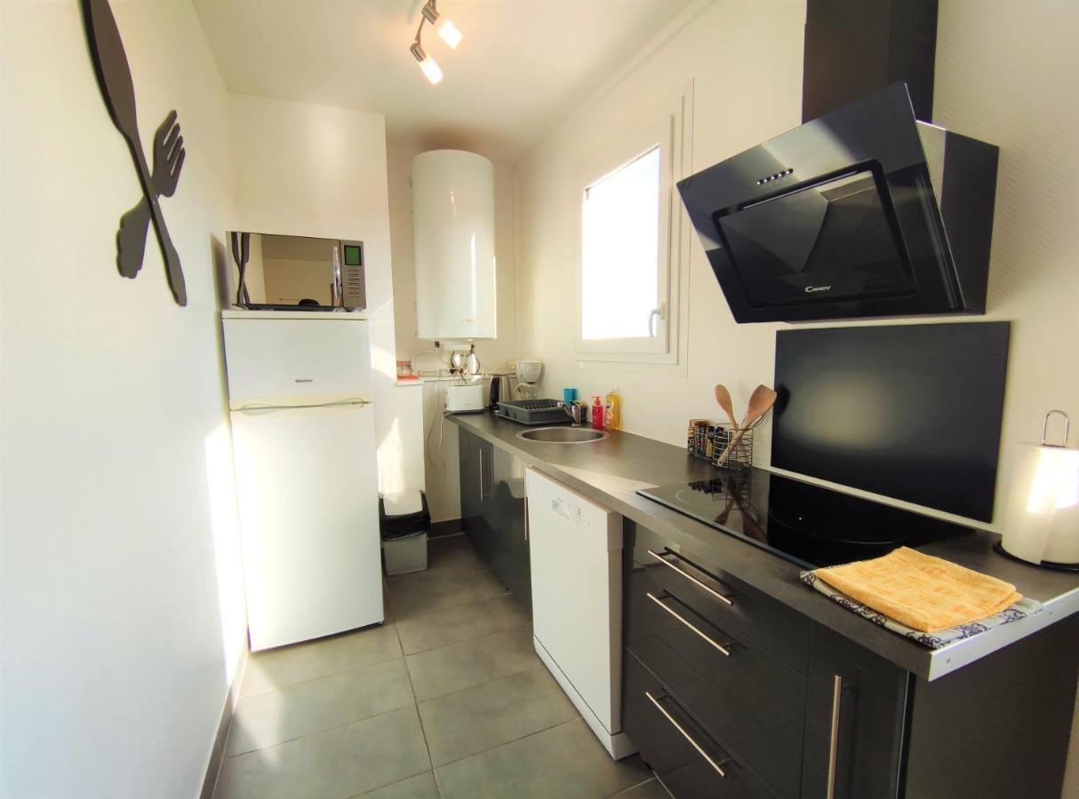 6 Appartements Et 4 Adresses A Mi-Chemin Entre Le Vieux Port Et L Ile De Re La Rochelle (Charente-Maritime)