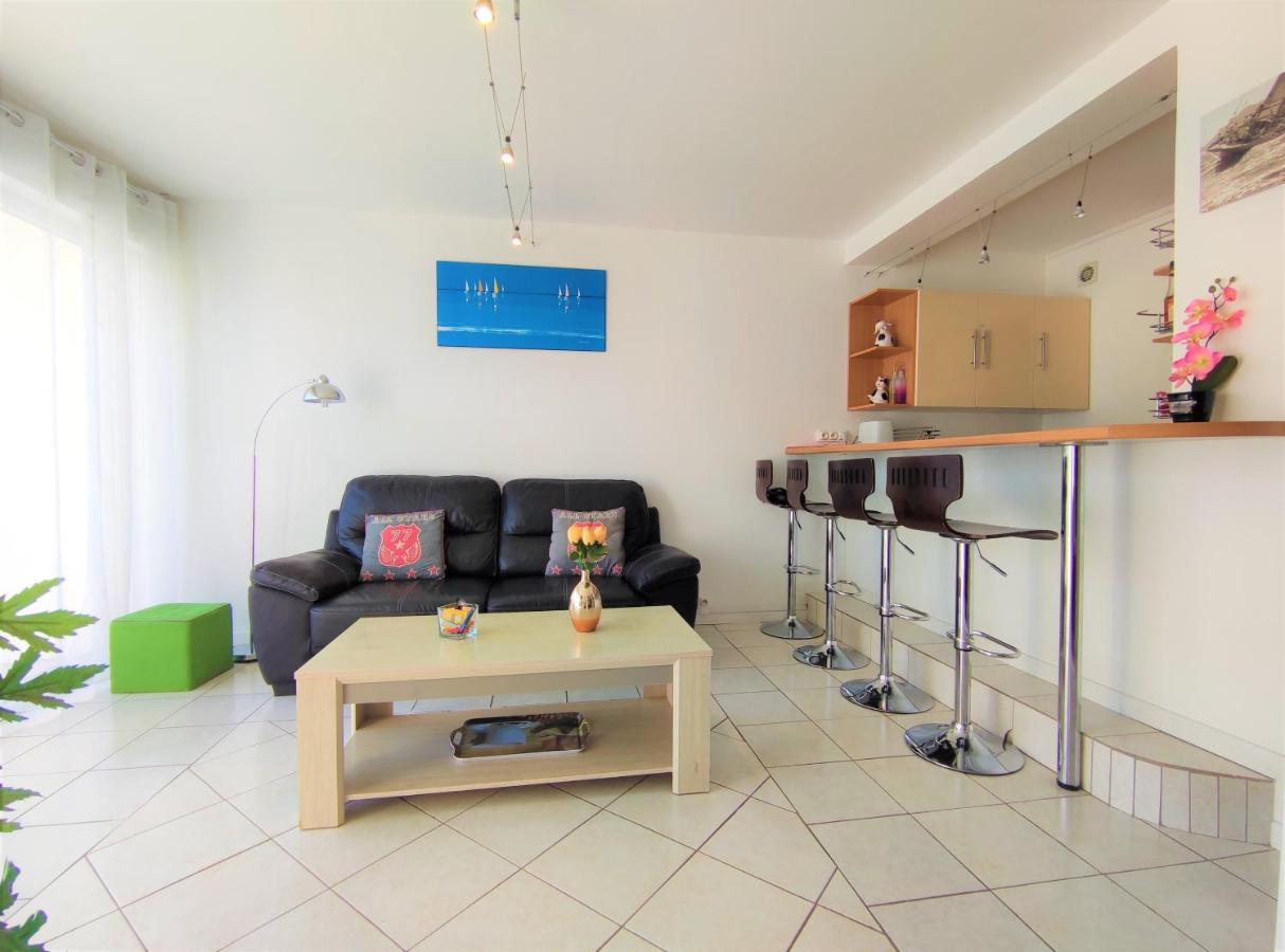 6 Appartements Et 4 Adresses A Mi-Chemin Entre Le Vieux Port Et L Ile De Re La Rochelle (Charente-Maritime)