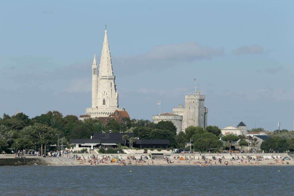 Apartment Avec Cour Privee Centre Classe 4 Etoiles Remparts 1 La Rochelle (Charente-Maritime)