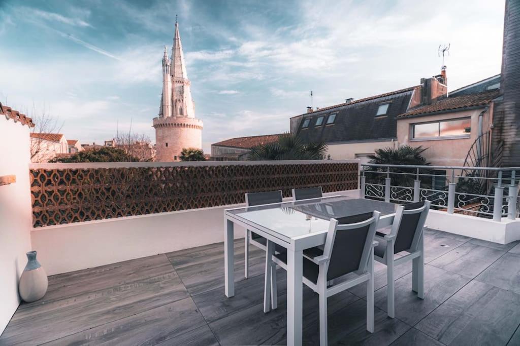 Vue Superbe Sur Tour De La Lanterne T2 Avec Terrasse Remparts 2