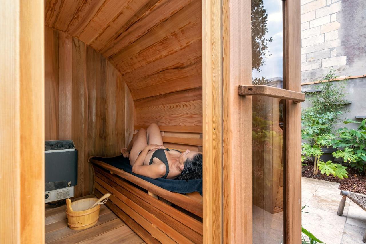 Escale Rochelaise B&b, Bain Nordique Et Sauna Tonneau Bed & Breakfast *